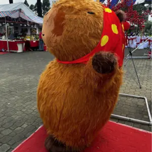 Mascot Capy Khăn Đỏ